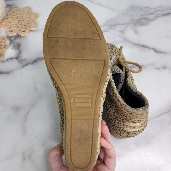 Tom's Kala Cheetah Suede Desert Boot - Picture 8 of 9